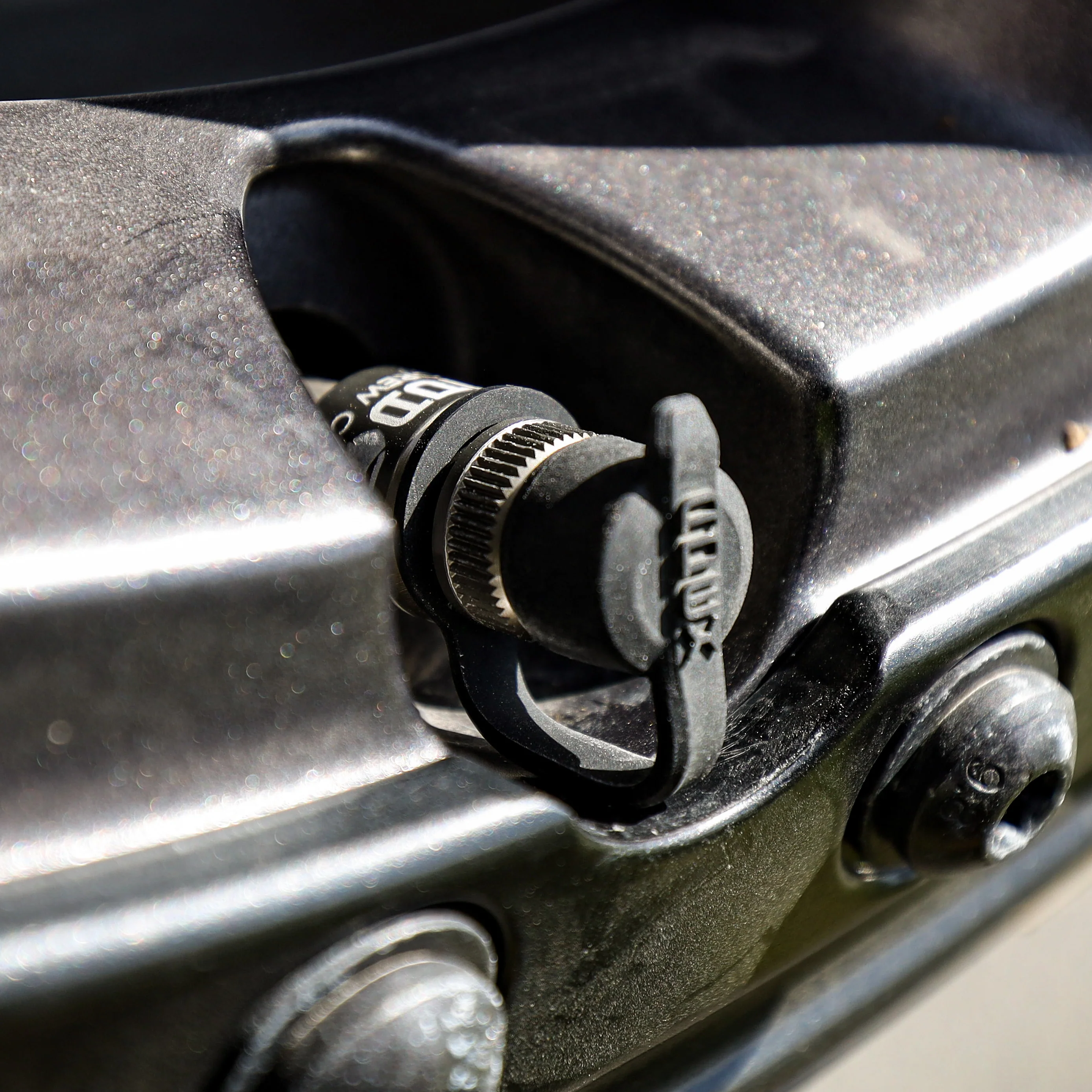 FLIP TO DEFLATE CAP - Image 3